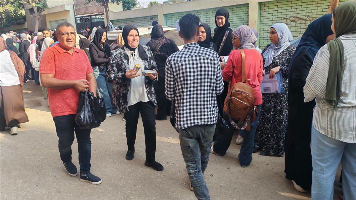 توزيع مياة وعصائر بلجان الثانوية العامة بالقليويية &nbsp;، فيتو&nbsp;