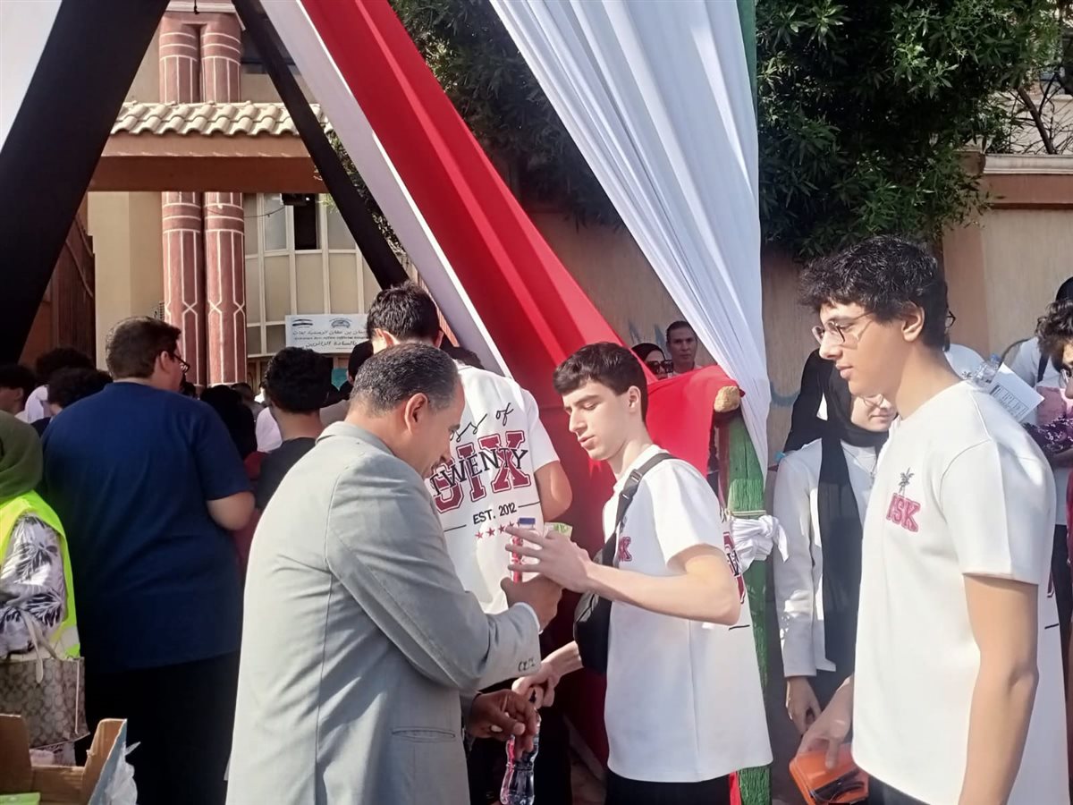 توزيع مياة وعصائر بلجان الثانوية العامة بالقليويية &nbsp;، فيتو&nbsp;