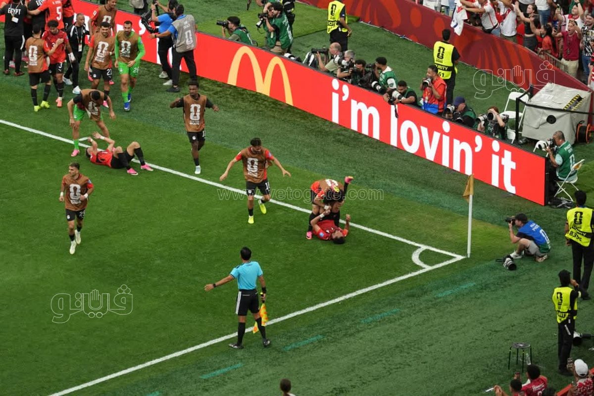  فرحة لاعبي منتخب مصر بالهدف الثاني في شباك نيوزيلندا (3)