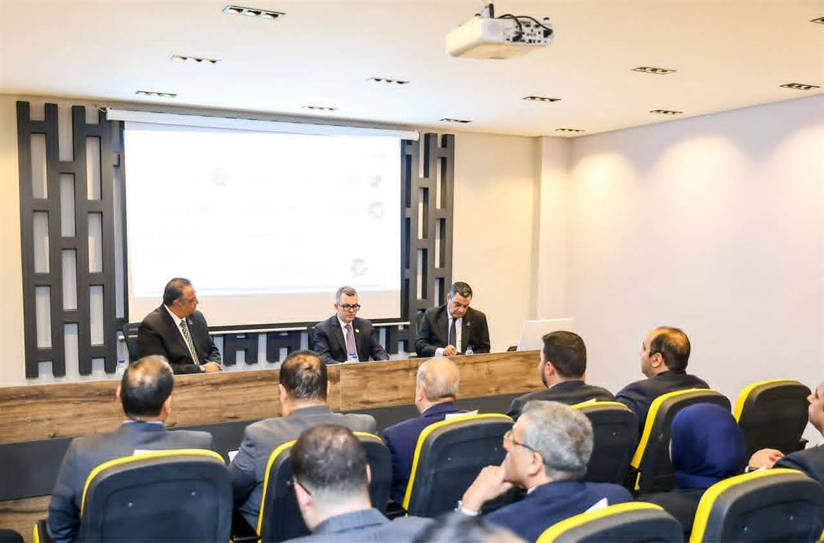 لقاء وزير التخطيط مع مجموعة من أعضاء تنسيقية شباب الأحزاب والسياسيين