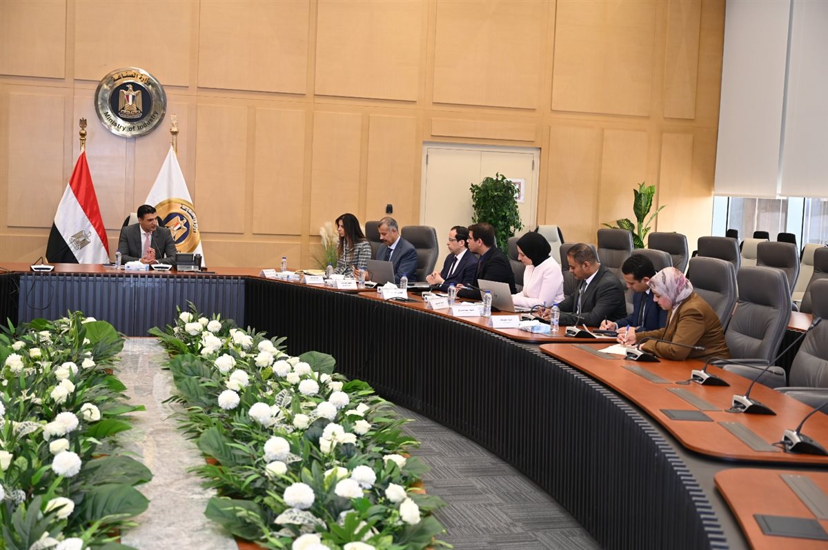 وزير الصناعة يبحث مع غرفة الأخشاب والأثاث خطة مضاعفة الإنتاج وزيادة الصادرات