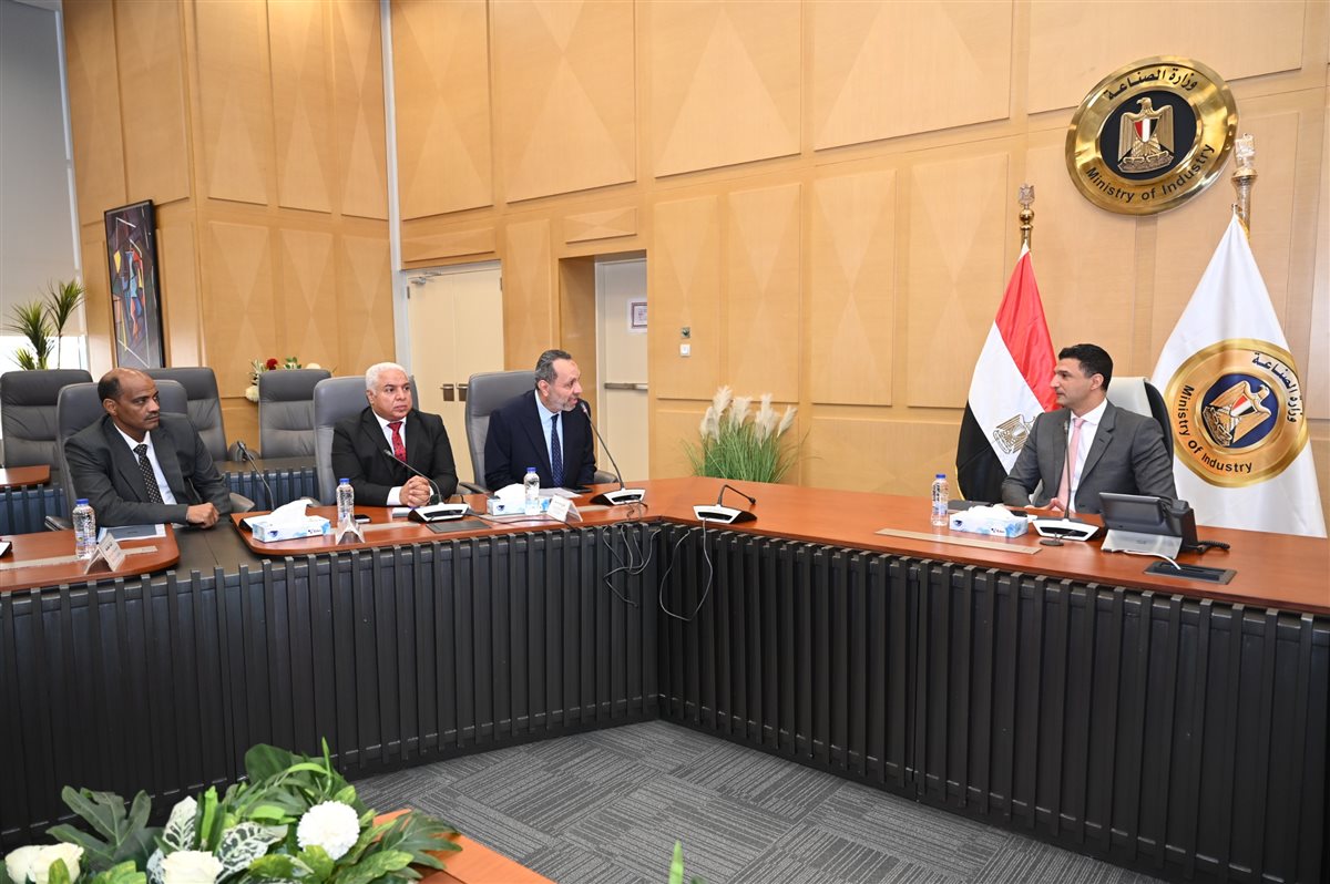 وزير الصناعة يبحث مع غرفة الأخشاب والأثاث خطة مضاعفة الإنتاج وزيادة الصادرات