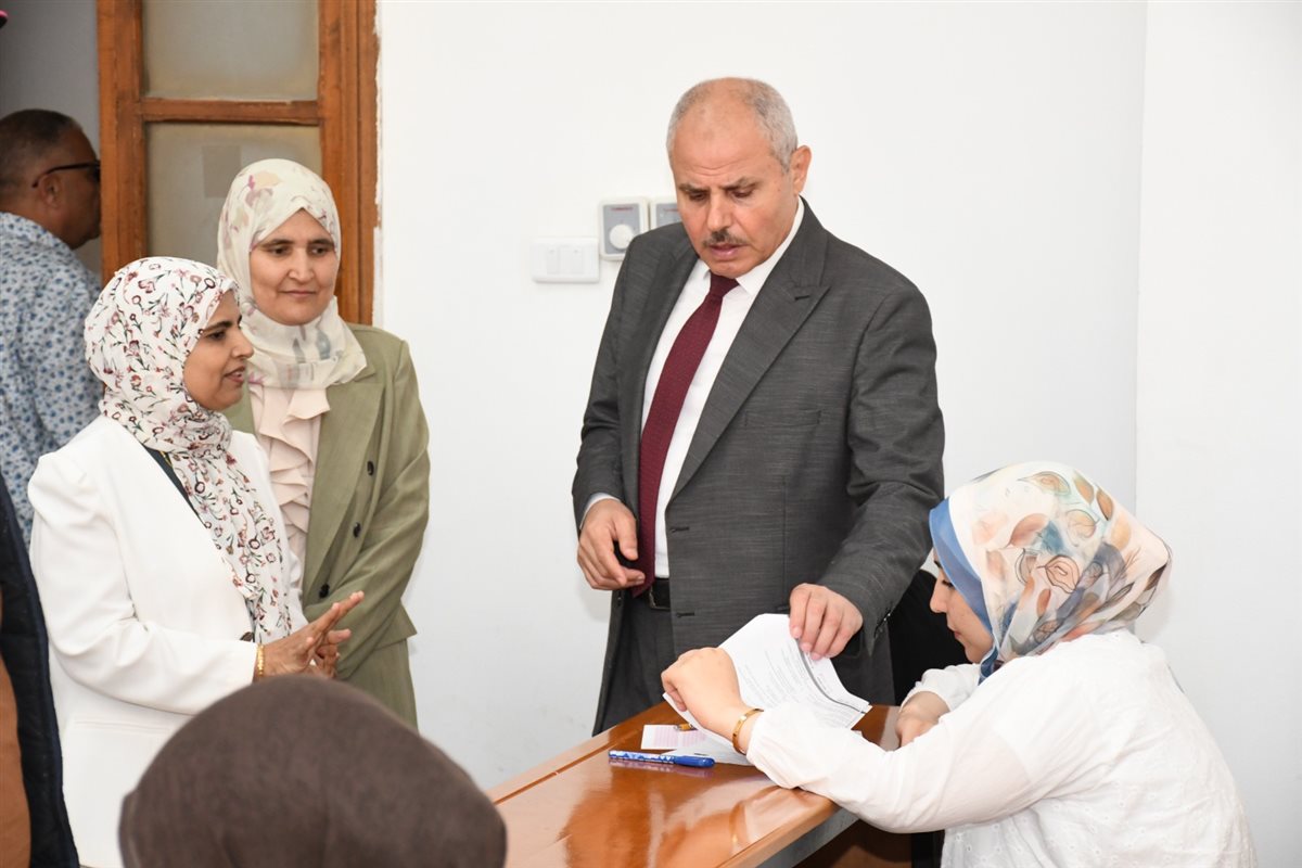 جانب من جولة رئيس الجامعة بكلية التمريض،فيتو
