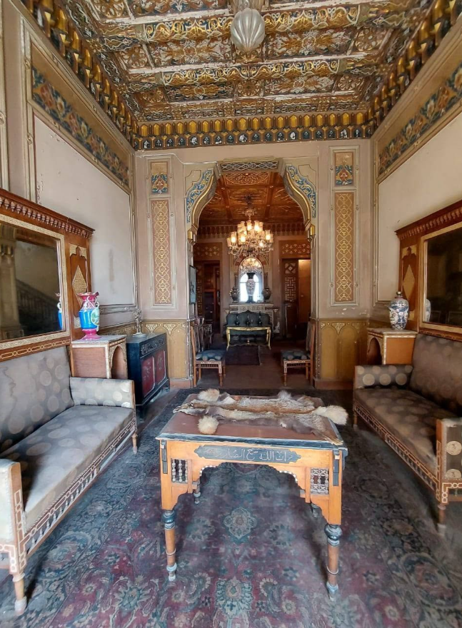عرض القصر للبيع بأثاثه