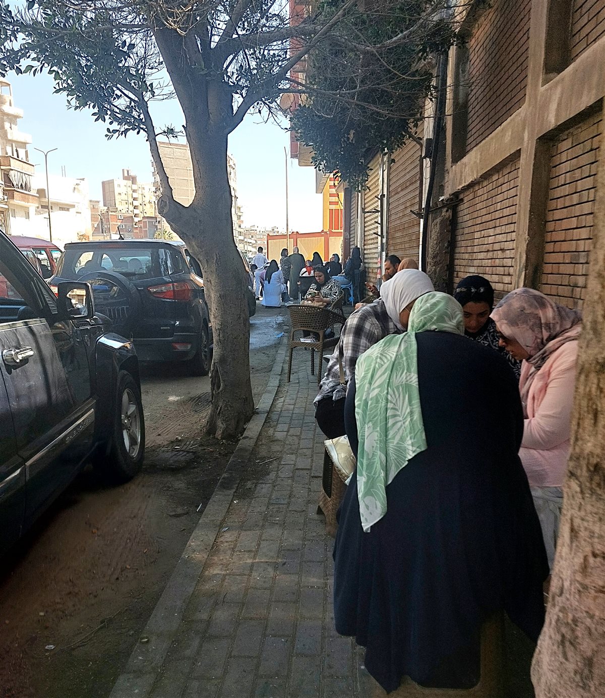 &nbsp;أولياء الأمور أمام لجان الثانوية العامة بالعجمي &nbsp;