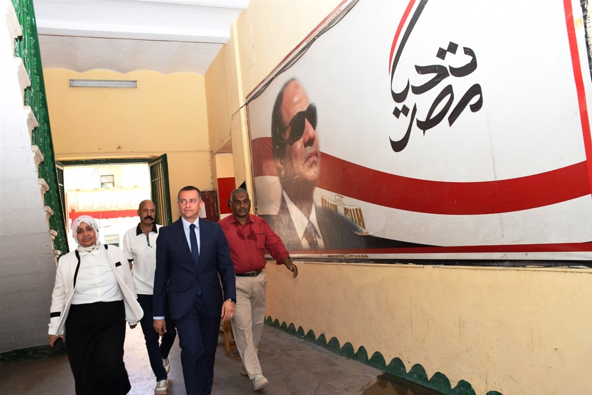 محافظ أسوان يتابع انتظام امتحانات الثانوية العامة ويطمئن أولياء الأمور&nbsp;