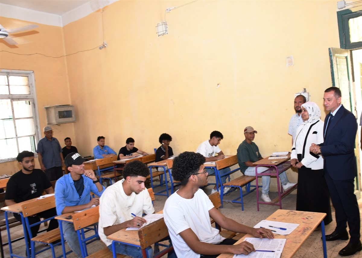 محافظ أسوان يتابع انتظام امتحانات الثانوية العامة ويطمئن أولياء الأمور&nbsp;