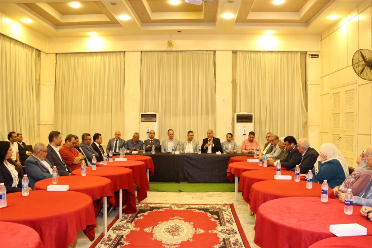 محافظ دمياط يلتقي بنقباء المهن الطبية برأس البر لبحث تطوير المنظومة الصحية