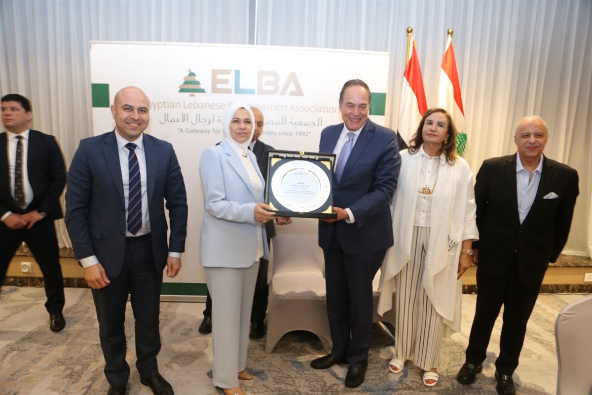 رئيسة مصلحة الضرائب تستعرض التسهيلات مع مجتمع الأعمال