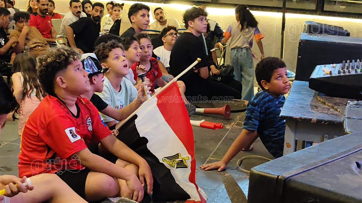 أطفال بورسعيد يخطفون الأنظار في تشجيع الفراعنة