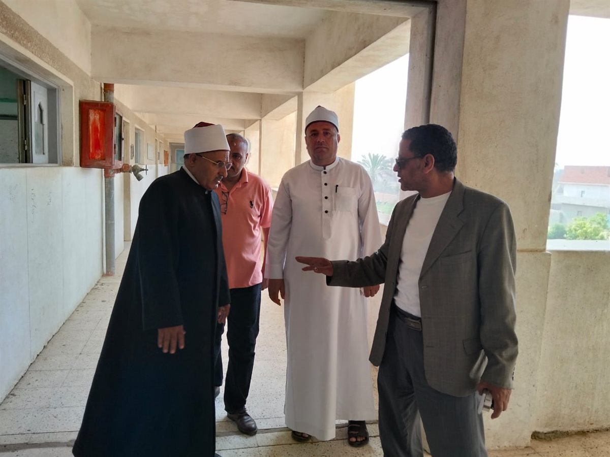 رئيس منطقة الإسماعيلية الأزهرية يتفقد لجنة معهد فتيات أبوخروع لمتابعة سير امتحانات الشهادة الثانوية الأزهرية، فيتو