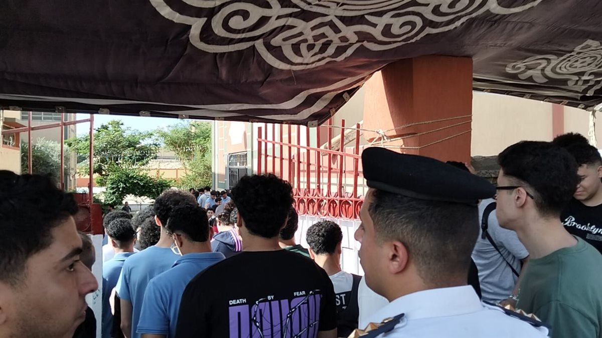 جانب من توافد الطلاب على اللجان، فيتو