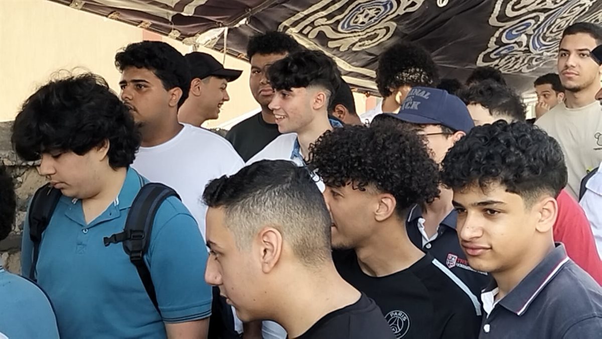 جانب من توافد الطلاب على اللجان، فيتو