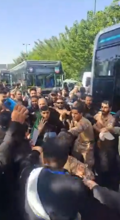 أحمد وحيدي على دراجته البخارية