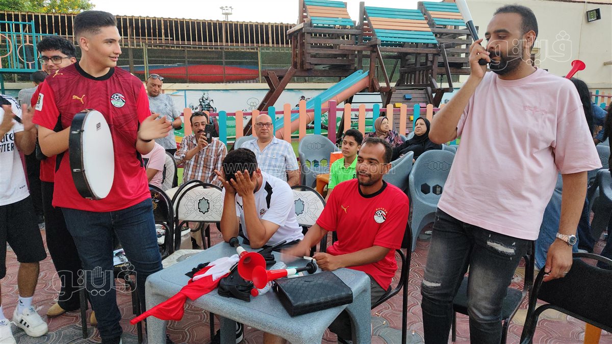 أجواء احتفالية في بداية الشوط الثاني بين مصر والأرجنتين بنادي السلام البحري