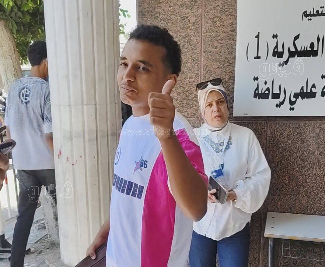 طالب ثانوية عامة ببورسعيد يبعث رسالة محبة لحسام حسن