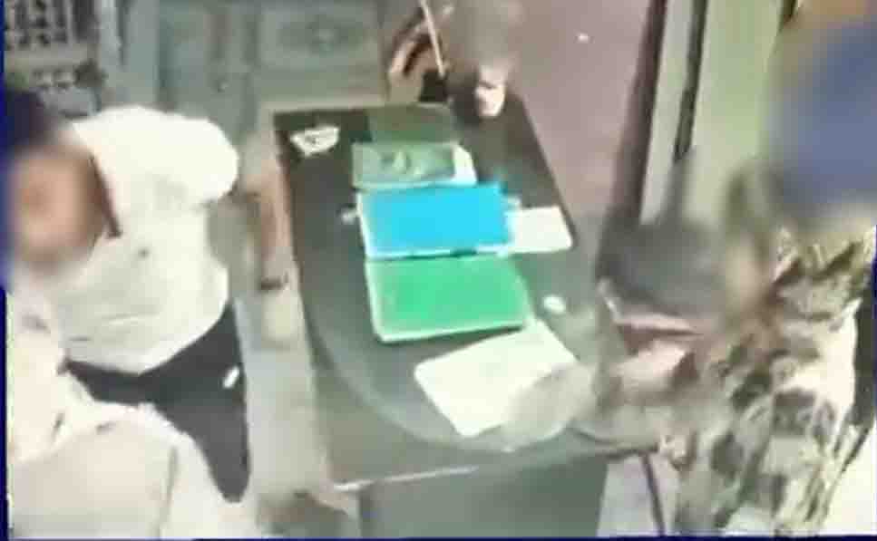 ضبط شخص اعتدى على شقيقته بالضرب داخل محلها في الشرقية بسبب خلافات عائلية