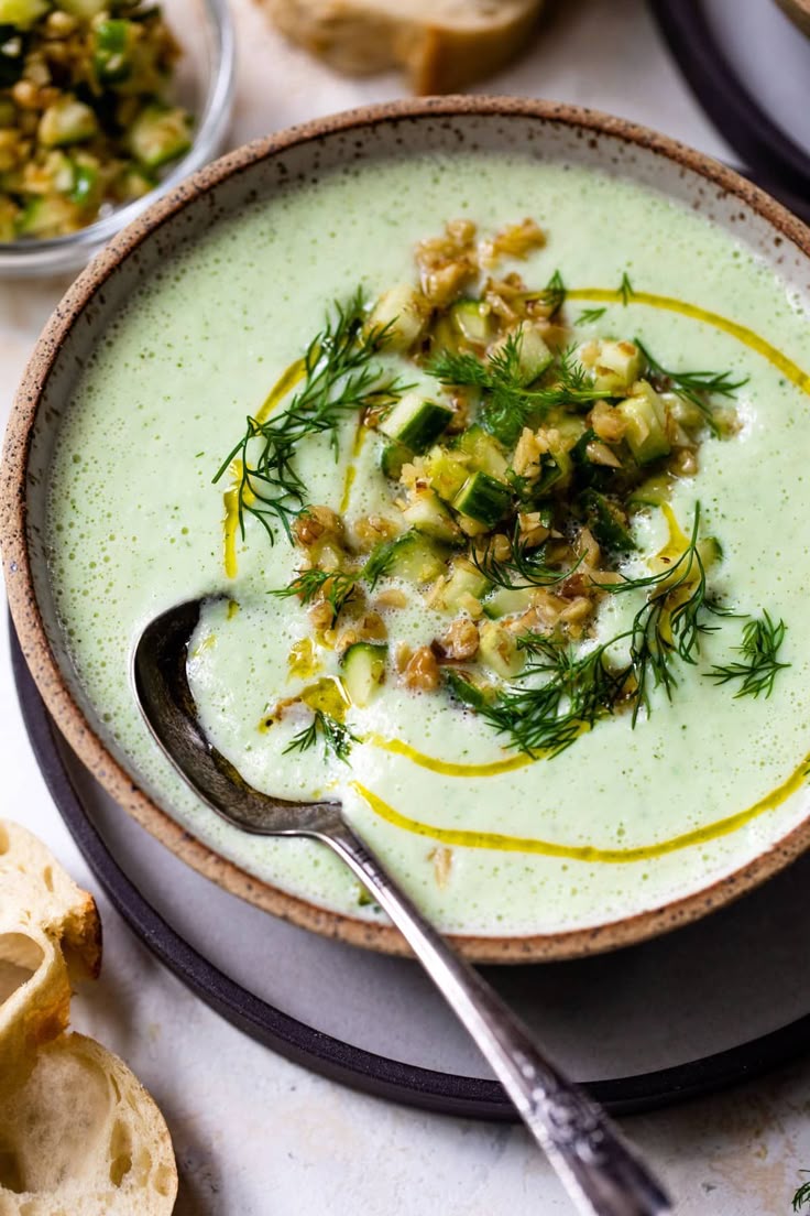شوربة الافوكادو والخيار