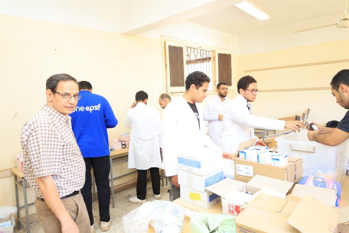 جامعة المنيا تنظم قافلة طبية مجانية بديرمواس، الكشف على 450 مواطنًا