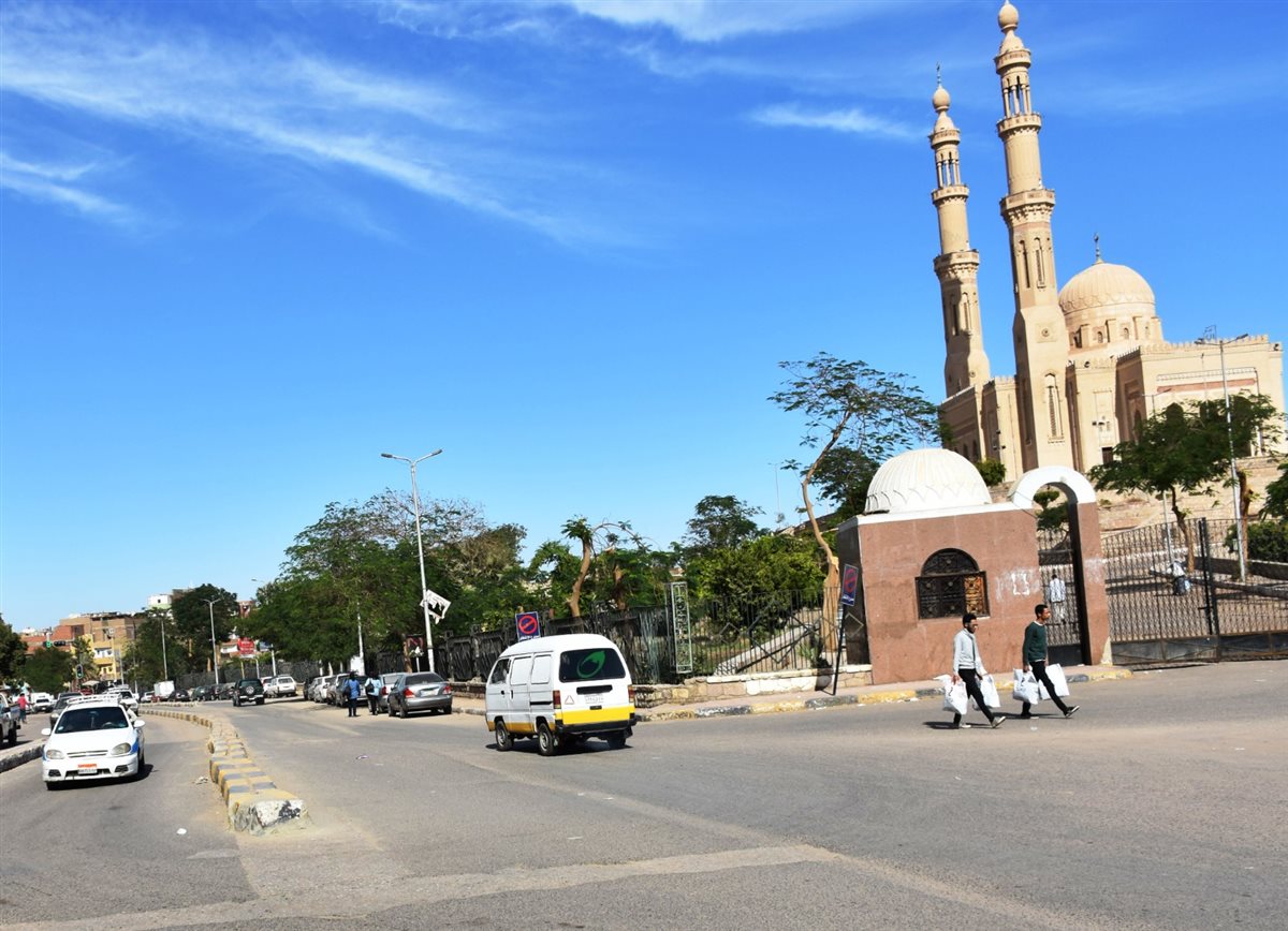 توفير ساحات إنتظار بديلة بالطابية مقابل رسوم رمزية فى أسوان