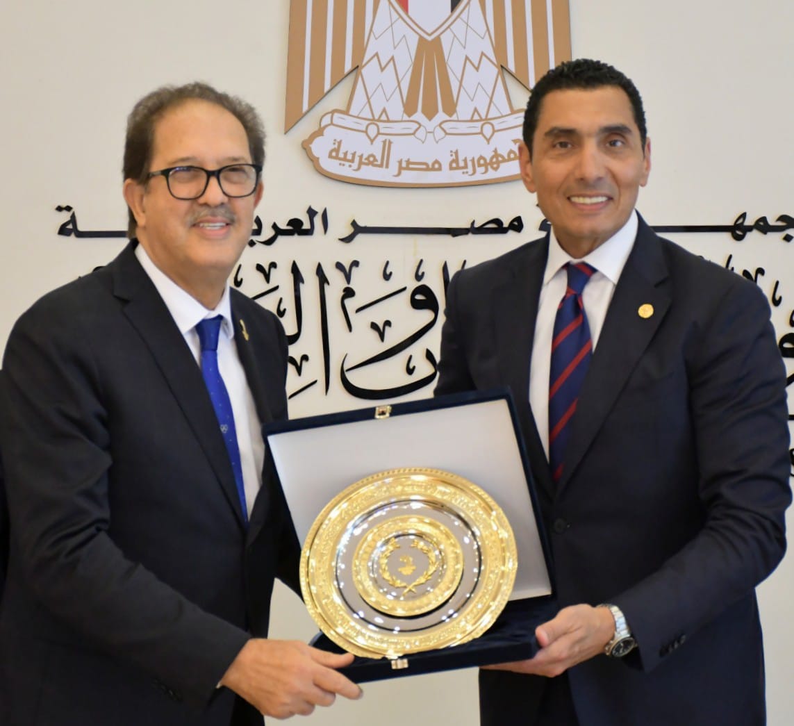 وزير الشباب والرياضة مع رئيس الأنوكا