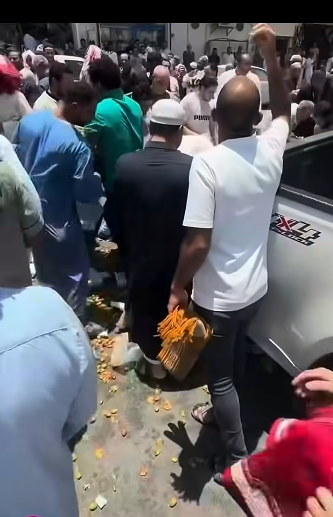 مصري يصرخ محدش ياكل حرام