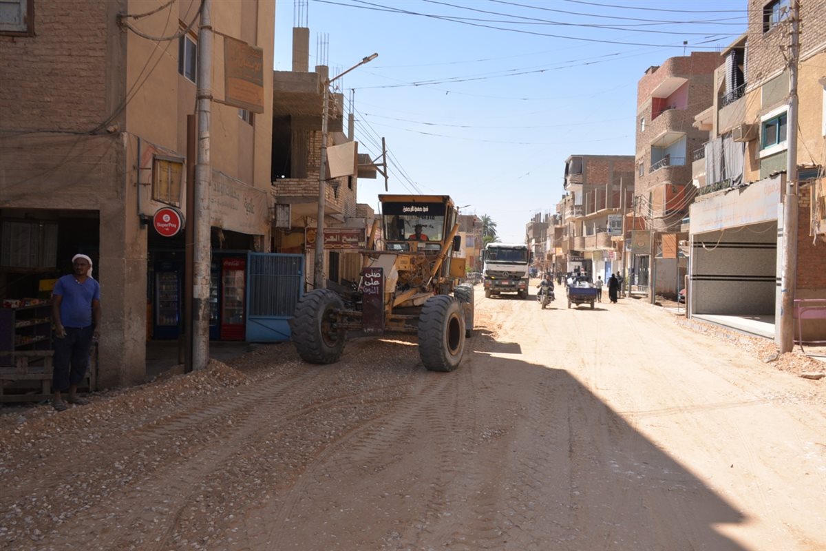محافظ الأقصر يتابع سير العمل بالمشروعات الخدمية والتنموية بمدينة الطود