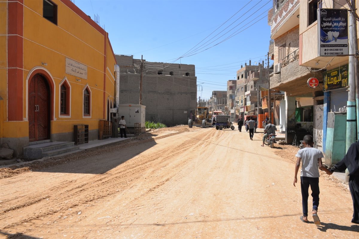 محافظ الأقصر يتابع سير العمل بالمشروعات الخدمية والتنموية بمدينة الطود