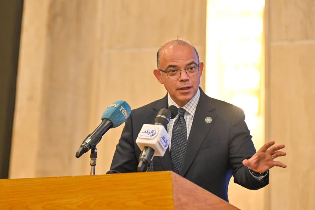 الدكتور محمد فريد صالح، وزير الاستثمار والتجارة الخارجية، فيتو