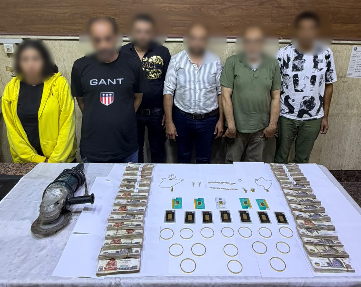 كشف ملابسات سرقة مشغولات ذهبية وعملات أجنبية بعين شمس.. ضبط المتهمين واستعادة المسروقات