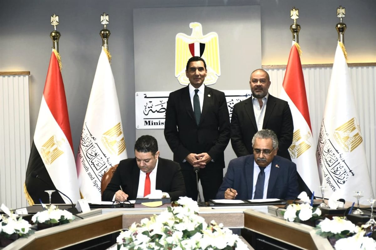 وزير الرياضة يشهد أولى خطوات دمج الأندية وتأسيس شركات كرة القدم