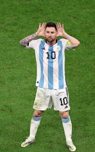 لاعب الأرجنتين ميسي