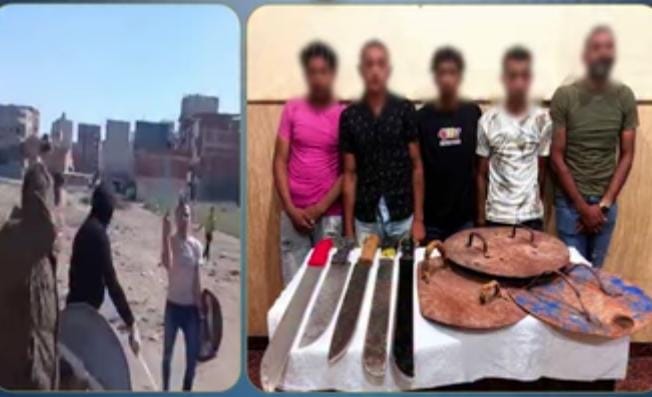 الداخلية تضبط 5 أشخاص ظهروا في فيديو يتلويحون بأسلحة بيضاء بالإسكندرية<br alt=