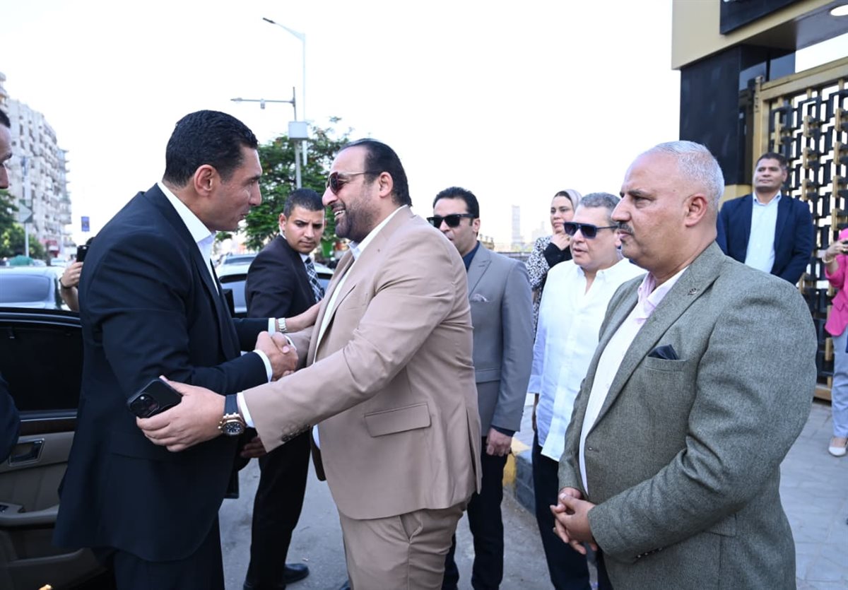 وزير الشباب والرياضة يتفقد أعمال تطوير نادى الصحفيين