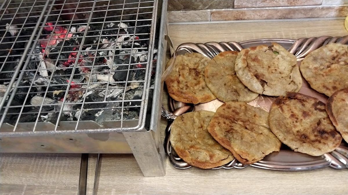 طريقة عمل الحواوشي على الفحم
