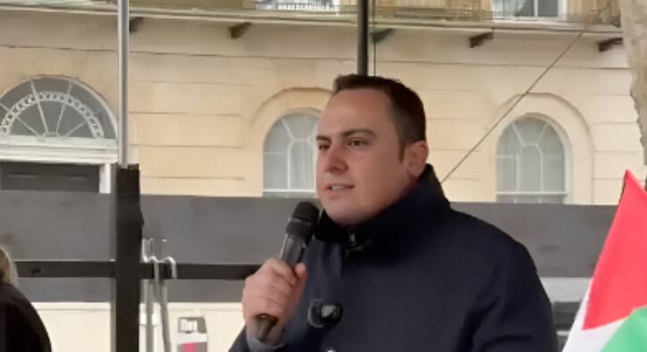 الكاتب الفلسطيني أحمد الناعوق