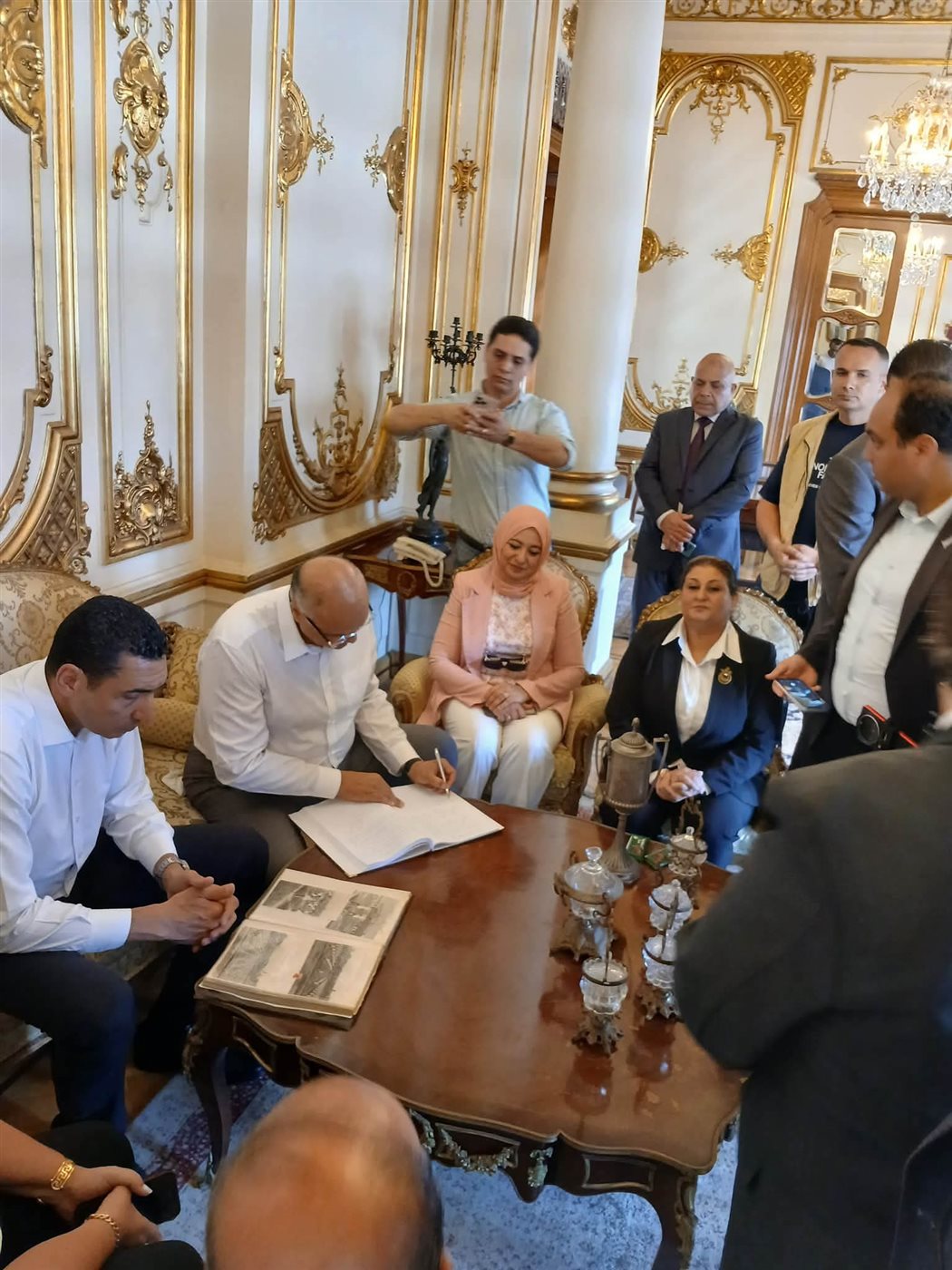 وزير الشباب ومحافظ الإسكندرية يشهدان إطلاق شعلة اليوم الرياضي العربي
