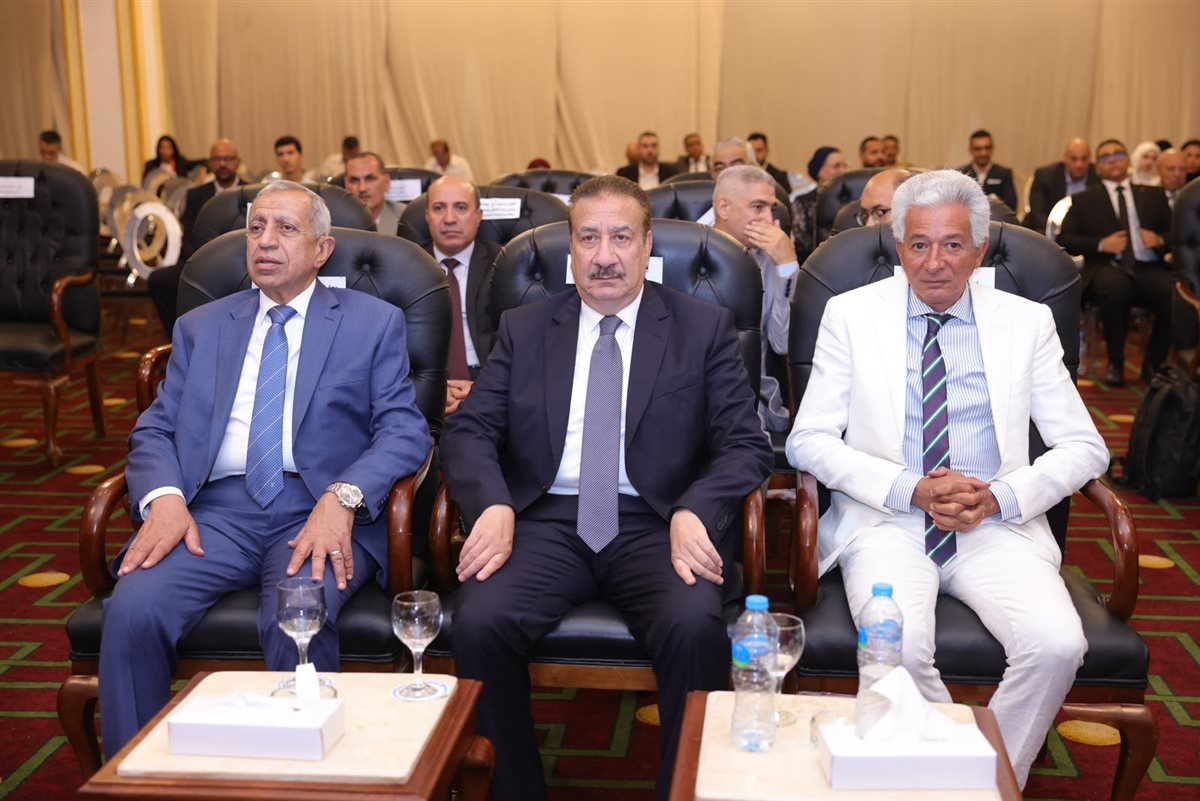 د. علاء عز خلال الفعاليات، فيتو