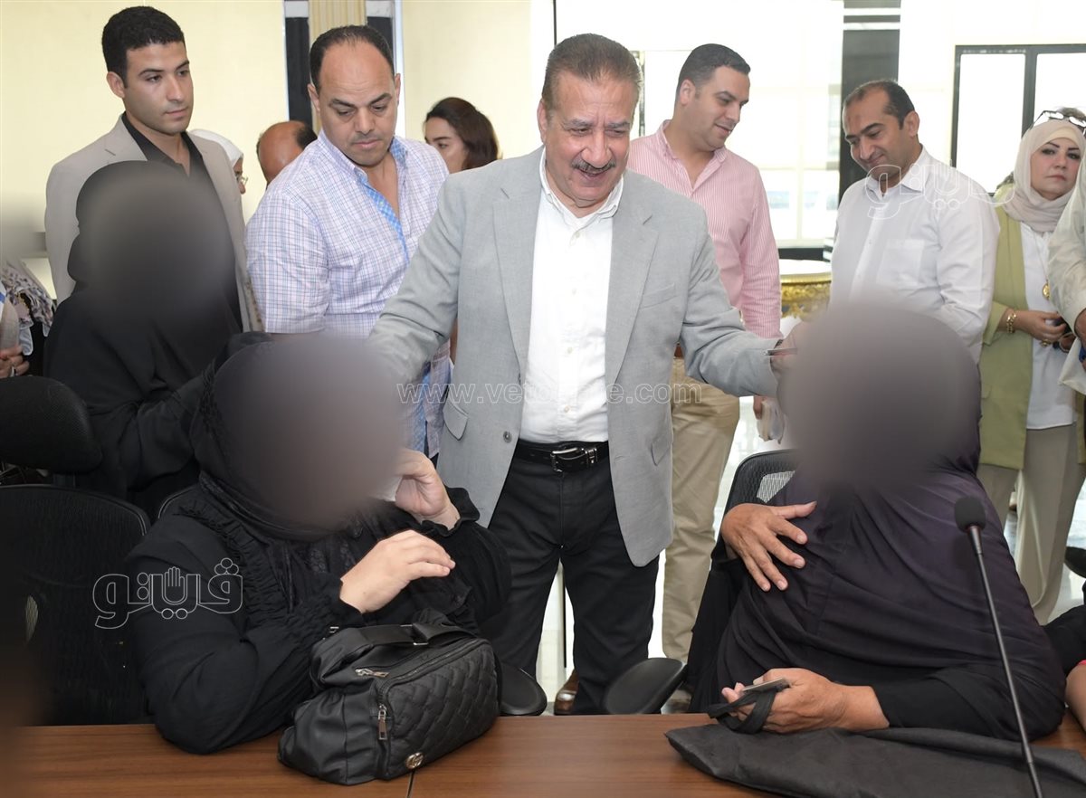 محافظ بورسعيد يستقبل 75 حالة إنسانية خلال لقاءات الخير