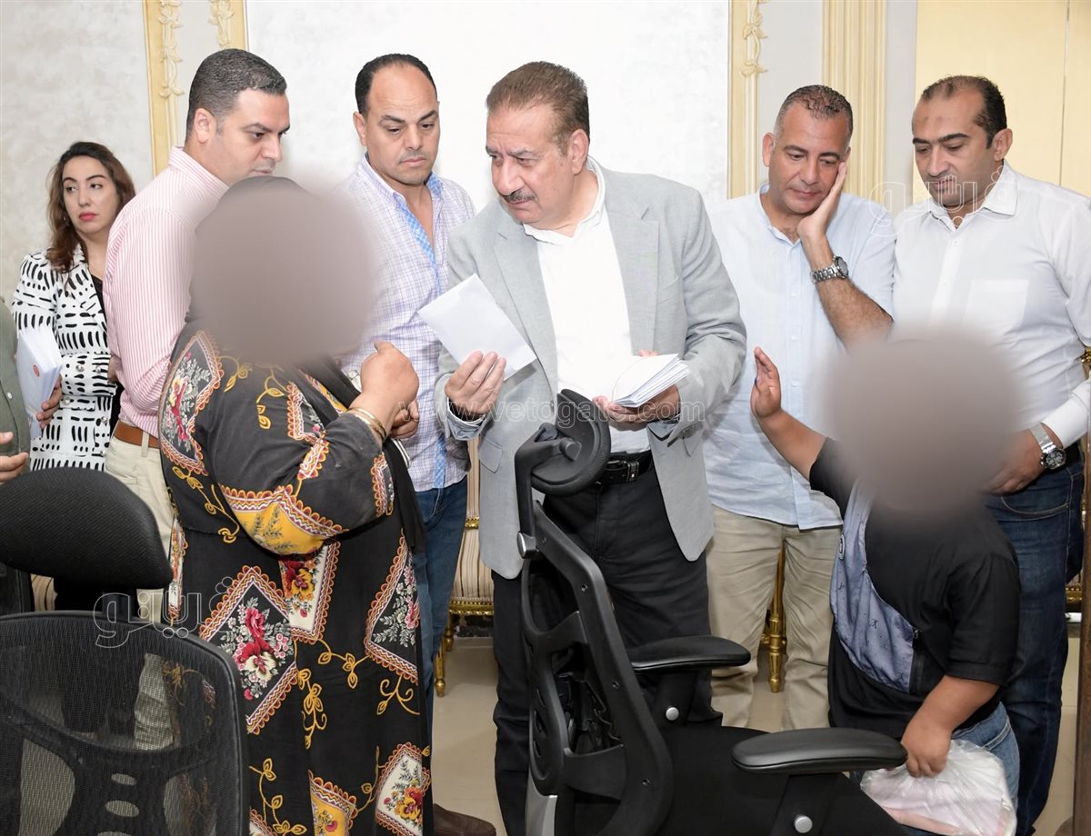 محافظ بورسعيد يستقبل 75 حالة إنسانية خلال لقاءات الخير