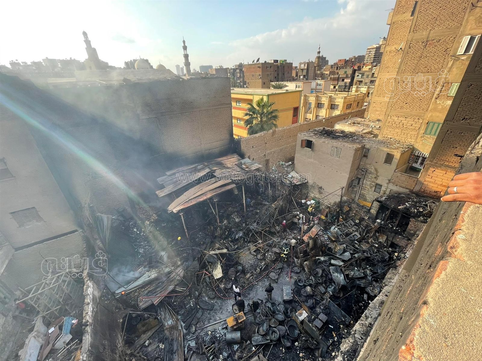 آثار حريق مخزن الخردة بالسيدة زينب (1)