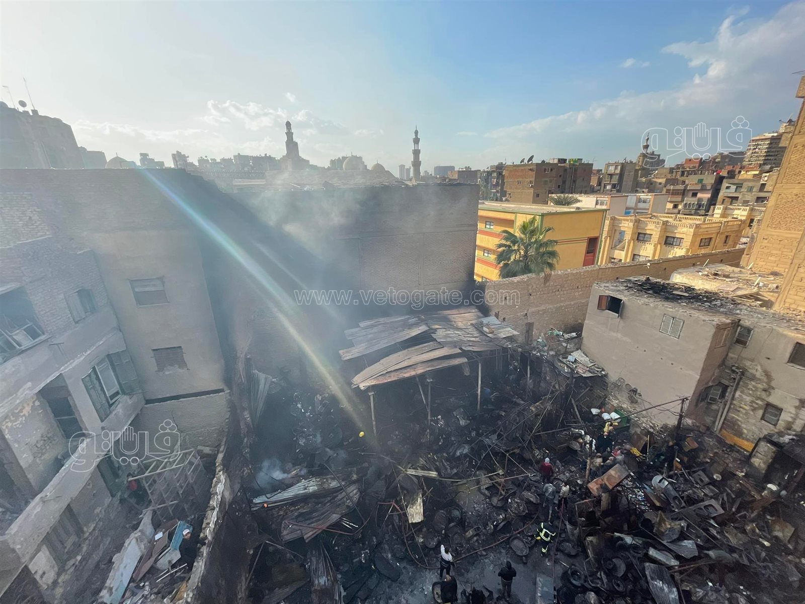 آثار حريق مخزن الخردة بالسيدة زينب (13)