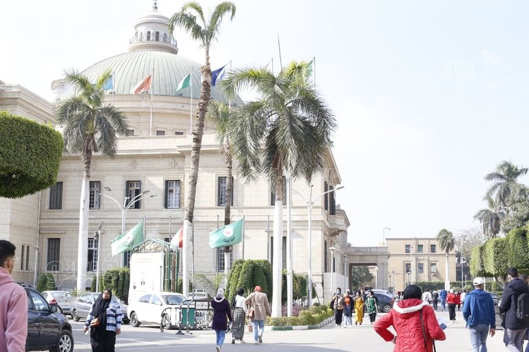  بوابات جامعة القاهرة (15)