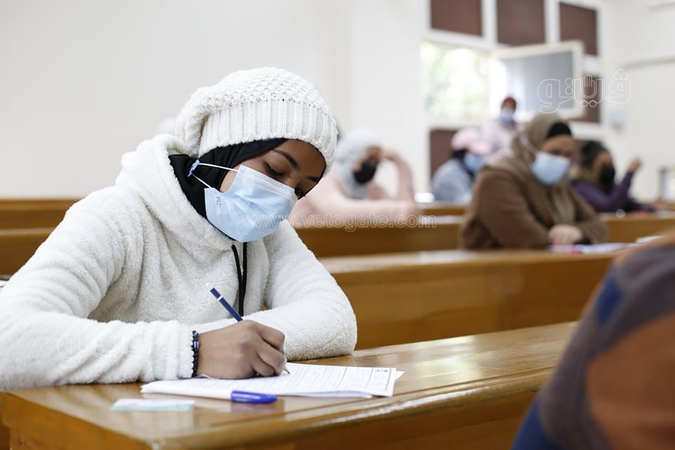 الامتحانات بكلية الآداب جامعة القاهرة (1)