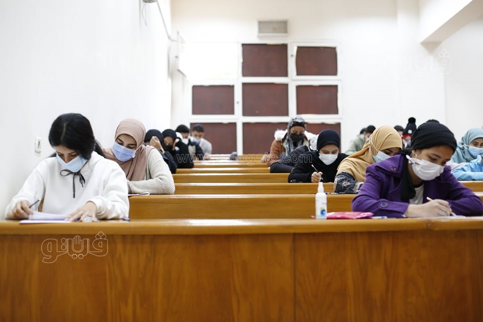 الامتحانات بكلية الآداب جامعة القاهرة (2)