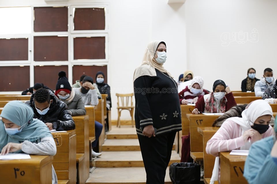 الامتحانات بكلية الآداب جامعة القاهرة (8)