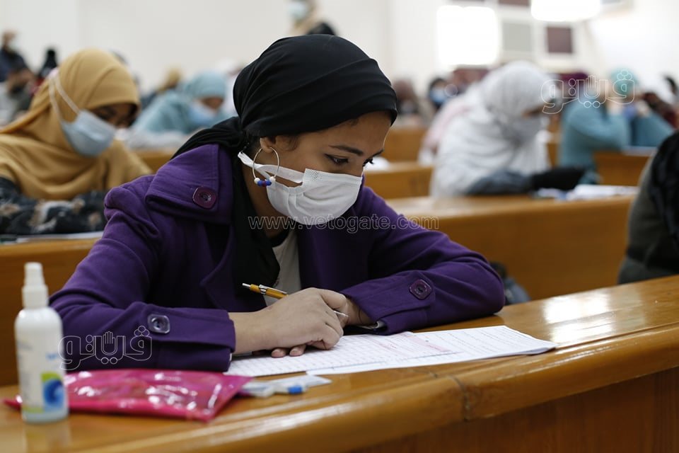 الامتحانات بكلية الآداب جامعة القاهرة (7)