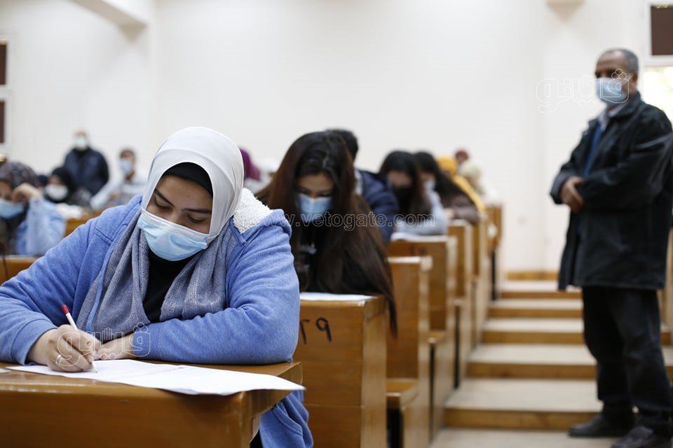 الامتحانات بكلية الآداب جامعة القاهرة (12)