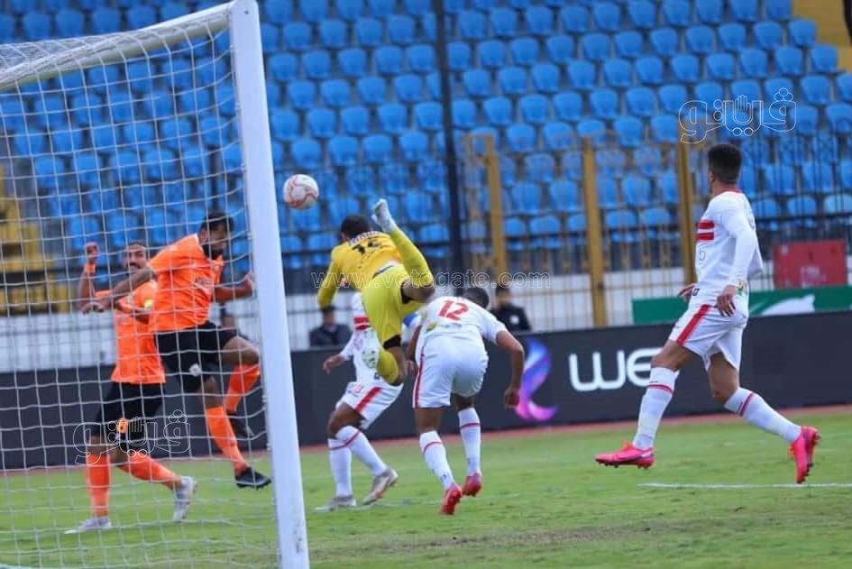  فاركو يتقدم على الزمالك بهدف في الشوط الأول وتقنية الفار تنقذ الأبيض (5)