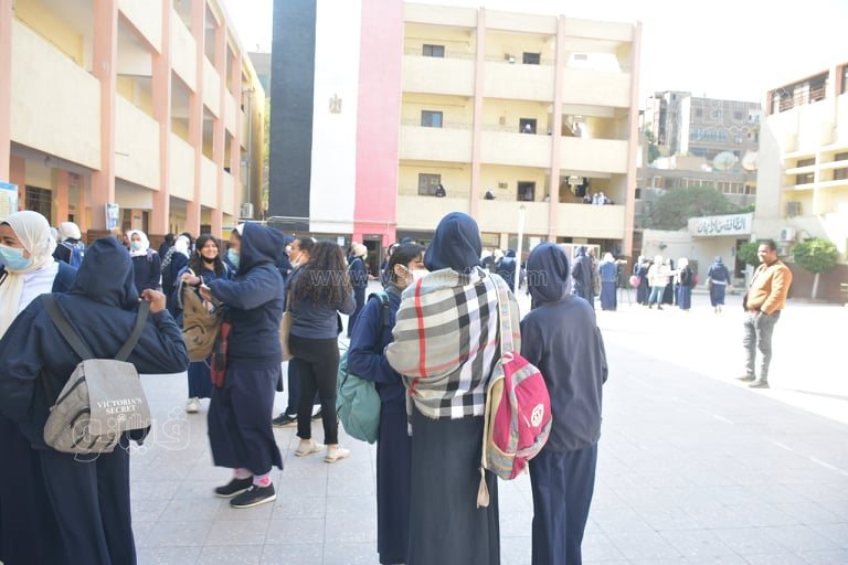 طالبات أولى ثانوي بالجيزة (16)